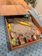 Kinetisch zand in houten bak met toebehoren, Kinderen en Baby's, Speelgoed | Houten speelgoed, Ophalen, Zo goed als nieuw