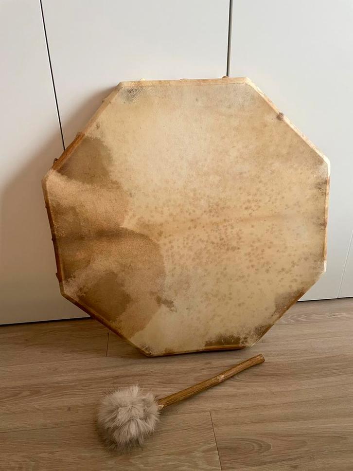 Als nieuw Sjamanendrum 70cm + drumstok en Thomann opbergtas., Muziek en Instrumenten, Drumstellen en Slagwerk, Zo goed als nieuw