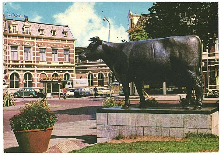 37143	Leeuwarden	1971 standbeeld Us mem	 Gelopen met postzeg, Verzamelen, Ansichtkaarten | Nederland, Gelopen, Friesland, 1960 tot 1980