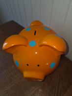 Groot Spaarvarken - Oranje met Blauwe Stippen, Verzamelen, Spaarpotten, Ophalen of Verzenden, Gebruikt, Steen, Aardewerk of Keramiek