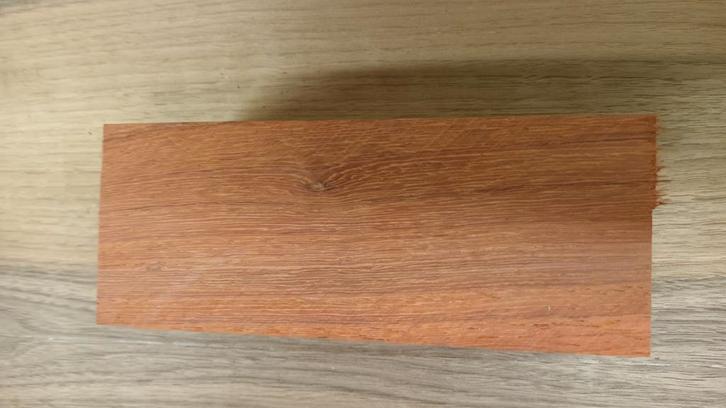 Padouk nr 00 . 6 x 6 x 15 cm, Hobby en Vrije tijd, Overige Hobby en Vrije tijd, Ophalen of Verzenden