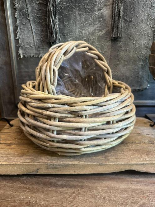 Hit! De populaire rieten manden., Huis en Inrichting, Woonaccessoires | Schalen en Manden, Nieuw, Mand, Rond, Riet, Ophalen of Verzenden