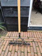 Verticuteer hark, Ophalen