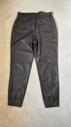 Kyra donkerbruine broek. 42. Leather look, Nieuw, Maat 42/44 (L), Ophalen of Verzenden