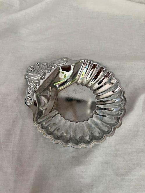 Vintage Franse inox serveerschaaltje in schelpvorm, Huis en Inrichting, Keuken | Servies, Schaal of Schalen, Overige stijlen, Overige materialen