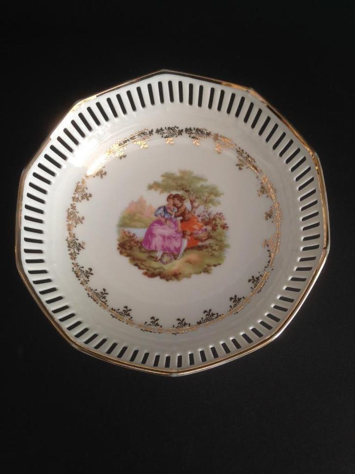 Schaal met opengewerkte rand barok afbeelding fragonard, Antiek en Kunst, Antiek | Schalen, Ophalen of Verzenden