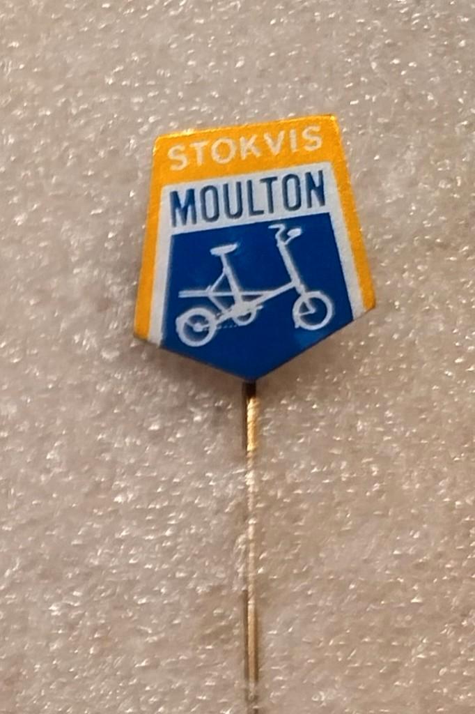 speldje Stokvis Moulton, Verzamelen, Speldjes, Pins en Buttons, Gebruikt, Speldje of Pin, Transport, Ophalen of Verzenden