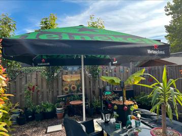 Zgan zeer kort gebruikte heineken horeca parasol XXL beschikbaar voor biedingen
