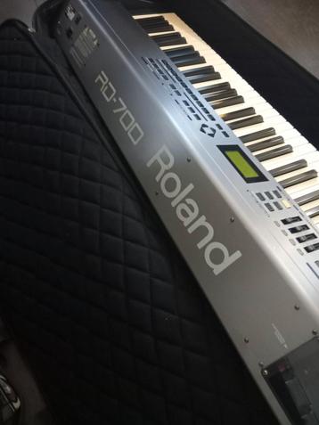 Roland. RD-700 of Ruilen beschikbaar voor biedingen