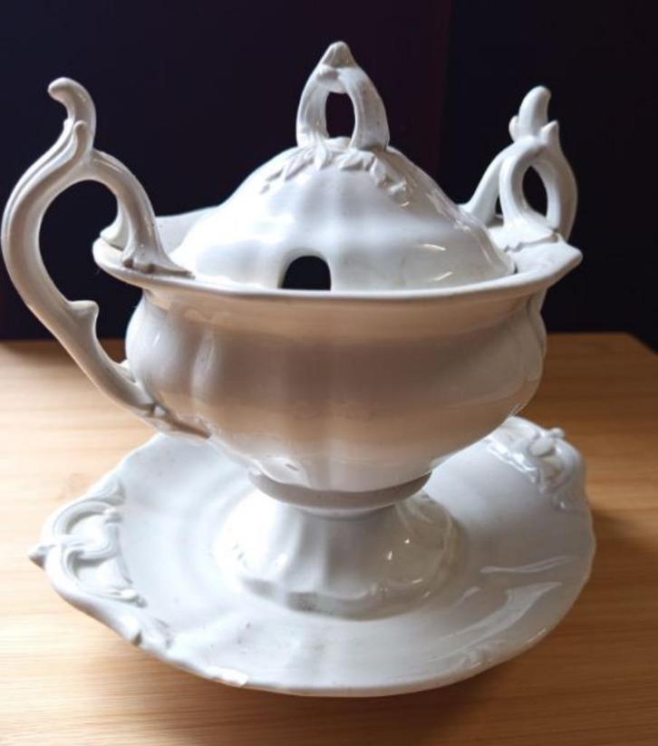 Prachtige antieke sauskom van Petrus Regout Maastricht, Huis en Inrichting, Keuken | Servies, Zo goed als nieuw, Kom(men), Overige stijlen