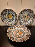 Drie Makkum aardewerk borden, Ophalen of Verzenden