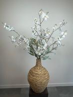 Rieten Vaas met Fleurige Bloemen & Eucalyptus, Overige materialen, Wit, Nieuw, Ophalen of Verzenden
