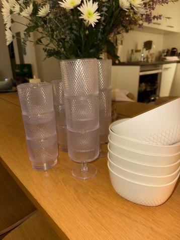 Plastic Glazen & Bakjes Set - 18 stuks beschikbaar voor biedingen