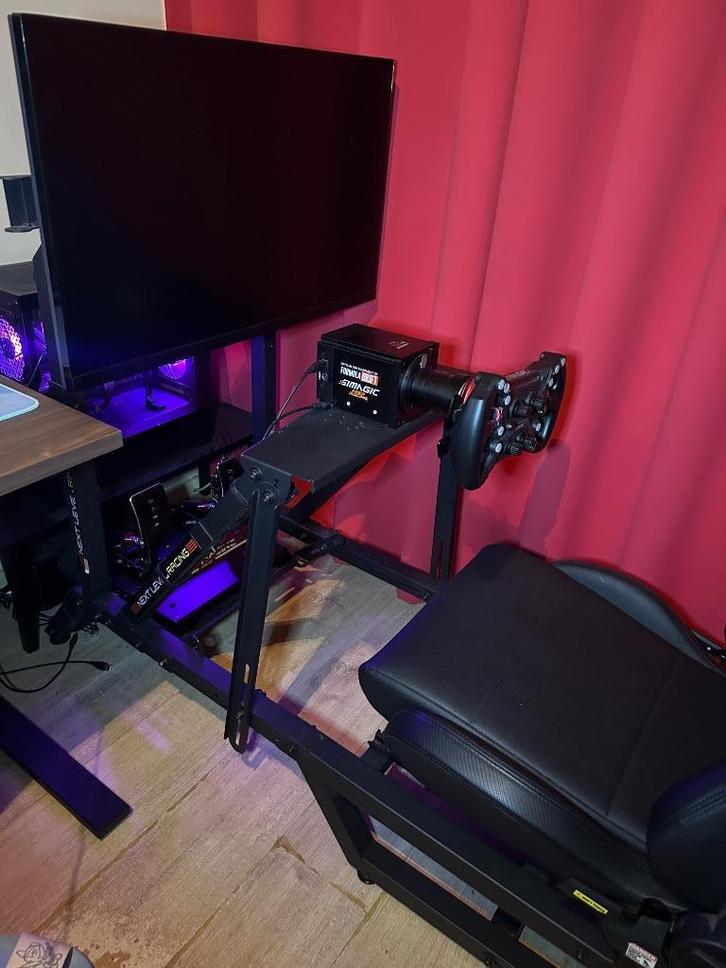 Next Level Racing F-GT Cockpit + ESR3 Stoel & Monitor stand, Spelcomputers en Games, Spelcomputers | Overige Accessoires, Zo goed als nieuw