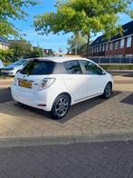 Toyota Yaris 1.3 16V Vvt-i 5DR 2013 Wit, Voorwielaandrijving, 4 cilinders, Wit, 1329 cc