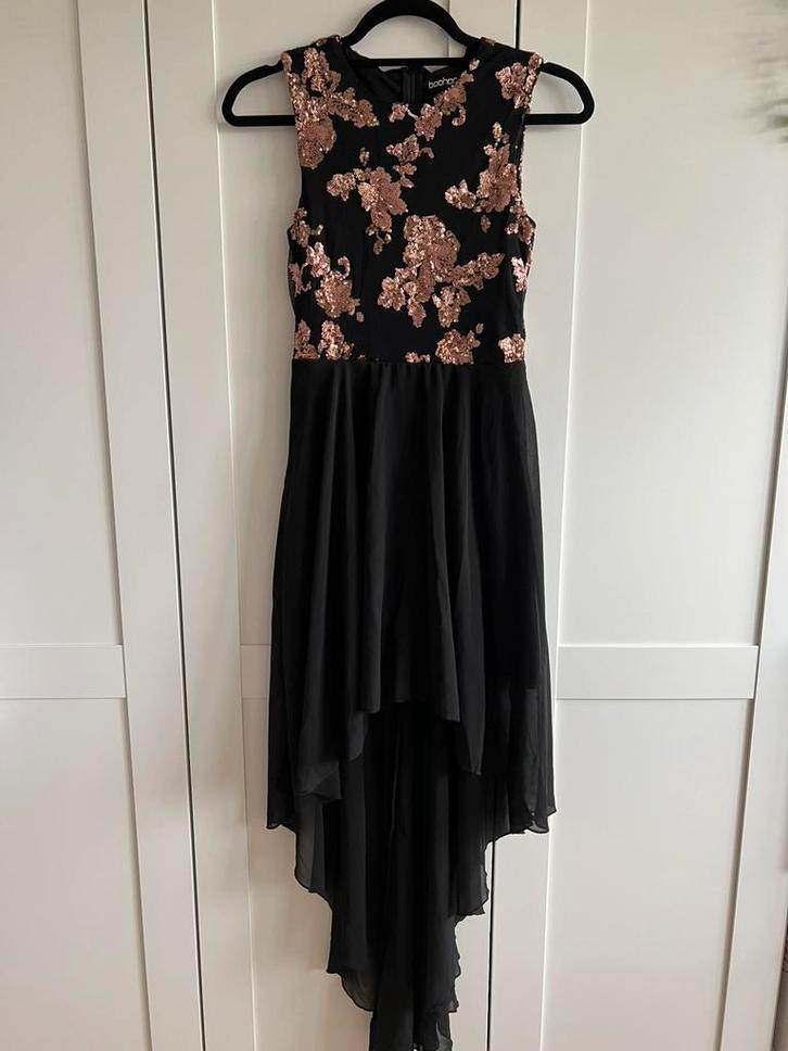 Boohoo, feestjurk, cocktailjurk (34/36) met pailletten, Kleding | Dames, Jurken, Zo goed als nieuw, Maat 34 (XS) of kleiner, Zwart