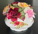 Porseleinen vaasje met bloemen, Antiek en Kunst, Ophalen of Verzenden