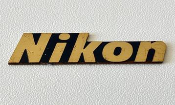 Nikon embleem van tas,  jaren '70. Voor de liefhebber beschikbaar voor biedingen