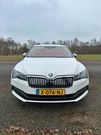 Skoda Superb 1.4 TSI Phev 217pk pano / virtuel / camera, Wit, Plug-in hybride, 1600 kg, Te koop
