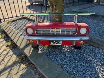Unieke auto-tafel met glazen blad Ford Mustang beschikbaar voor biedingen