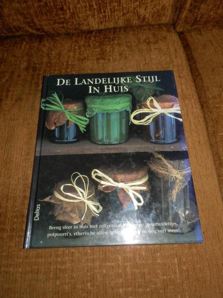 De landelijke stijl in huis breng sfeer in huis., Boeken, Hobby en Vrije tijd, Zo goed als nieuw, Overige onderwerpen, Ophalen of Verzenden