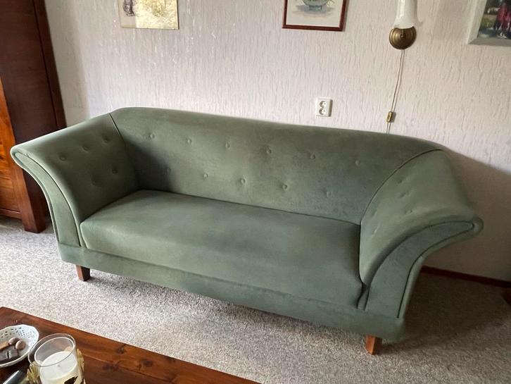 Groene Klassieke Bank, Huis en Inrichting, Banken | Sofa's en Chaises Longues, Gebruikt, Tweepersoons, 200 tot 250 cm, 75 tot 100 cm