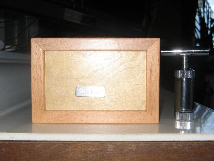 Black Leaf zeefdoos met pollenzeef + hasj pers klein, Verzamelen, Rookartikelen, Aanstekers en Luciferdoosjes, Zo goed als nieuw