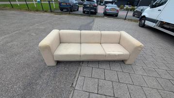 Gelderland 430 driezitsbank - Klassieker voor Herstoffering beschikbaar voor biedingen