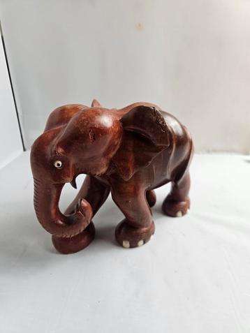 Houten olifant  beschikbaar voor biedingen