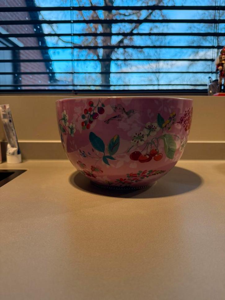 Schaal pip studio, Huis en Inrichting, Keuken | Servies, Zo goed als nieuw, Schaal of Schalen, Overige stijlen, Porselein, Ophalen of Verzenden