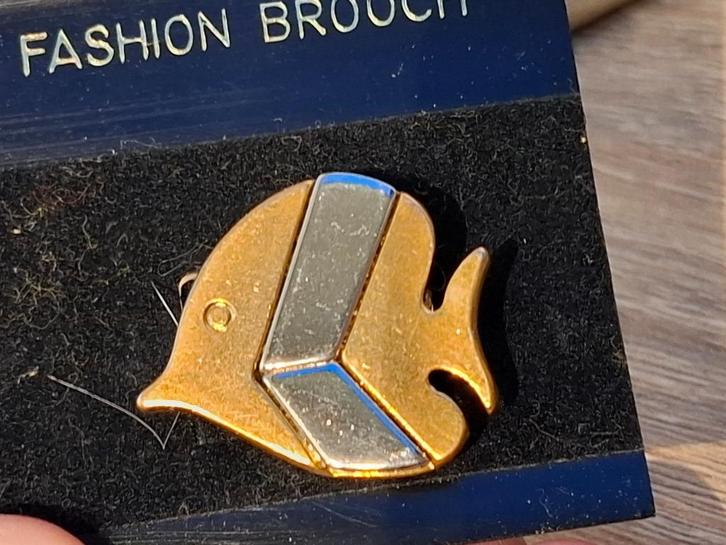 **SALE** Broche 0,50 eurocent, Sieraden, Tassen en Uiterlijk, Oorbellen, Zo goed als nieuw, Overige materialen, Overige kleuren
