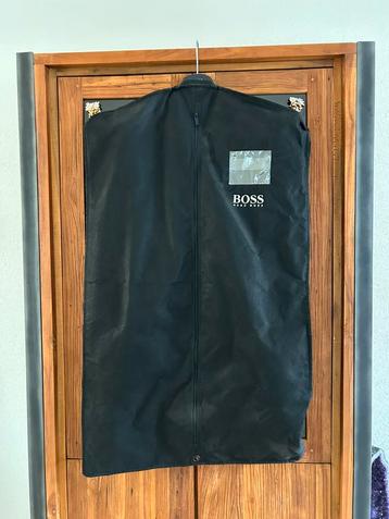 Hugo Boss zwart pak beschikbaar voor biedingen