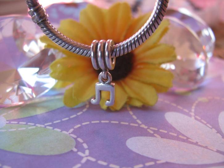 Pandora bedel P191 = DANGLE muziek noot 🎶🎶, Sieraden, Tassen en Uiterlijk, Bedels, Zo goed als nieuw, Pandora, Zilver, 1 bedel