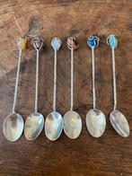 Leuke set van 6 verzilverde theelepeltjes met edelstenen, Antiek en Kunst, Antiek | Bestek, Ophalen of Verzenden