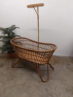 Gave retro wieg met witte gordijnen, Kinderen en Baby's, Babywiegjes en Ledikanten, Ophalen, Wieg