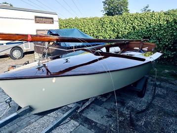 open zeilboot, Schakel, met aanhanger beschikbaar voor biedingen