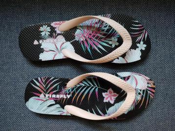 Firefly teenslippers  beschikbaar voor biedingen