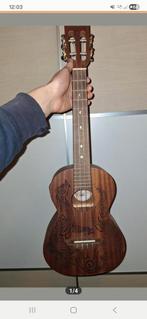 Lunar tenor ukelele, aansluitbaar op versterker, Muziek en Instrumenten, Snaarinstrumenten | Overige, Ophalen of Verzenden, Zo goed als nieuw