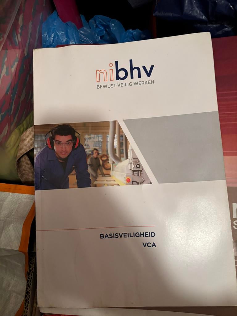 NIBHV Basisveiligheid VCA Boek - Zo goed als nieuw, Ophalen of Verzenden, Zo goed als nieuw, MBO