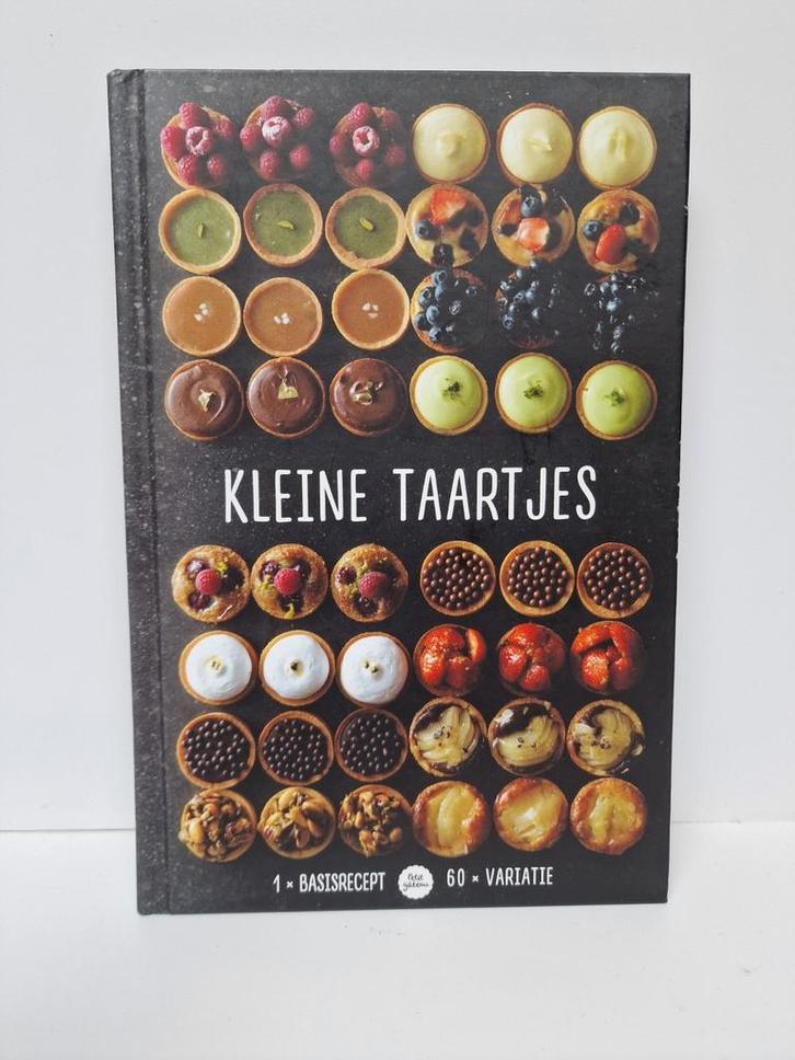 Kleine taartjes. 🧁🧁🧁🧁Petit Gâteau, Boeken, Kookboeken, Zo goed als nieuw, Ophalen of Verzenden