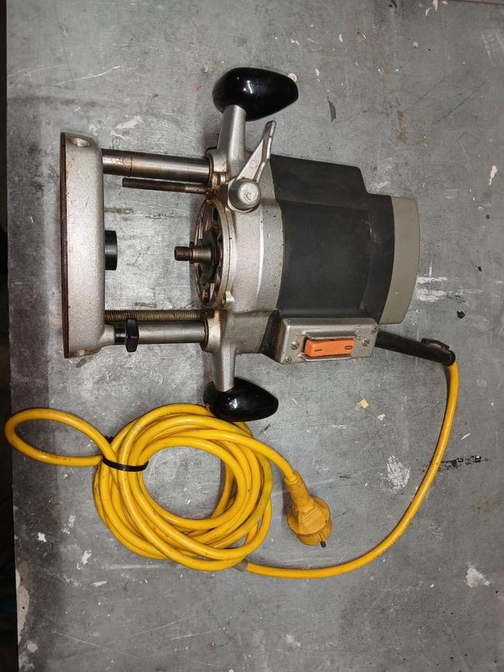 ELU MOF31 Bovenfrees, Doe-het-zelf en Verbouw, Gereedschap | Freesmachines, Gebruikt, Elektrisch, Bovenfrees, Ophalen of Verzenden