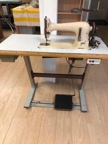 Industriële naaimachine beschikbaar voor biedingen