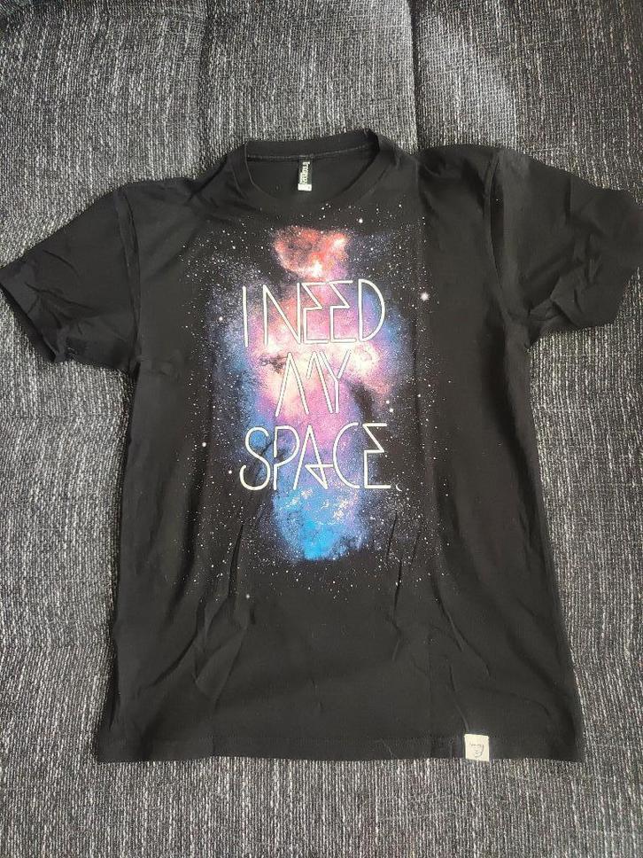 Imaginary Foundation 'I need my space' T-shirt zwart, Kleding | Heren, T-shirts, Zo goed als nieuw, Maat 48/50 (M), Zwart, Ophalen of Verzenden