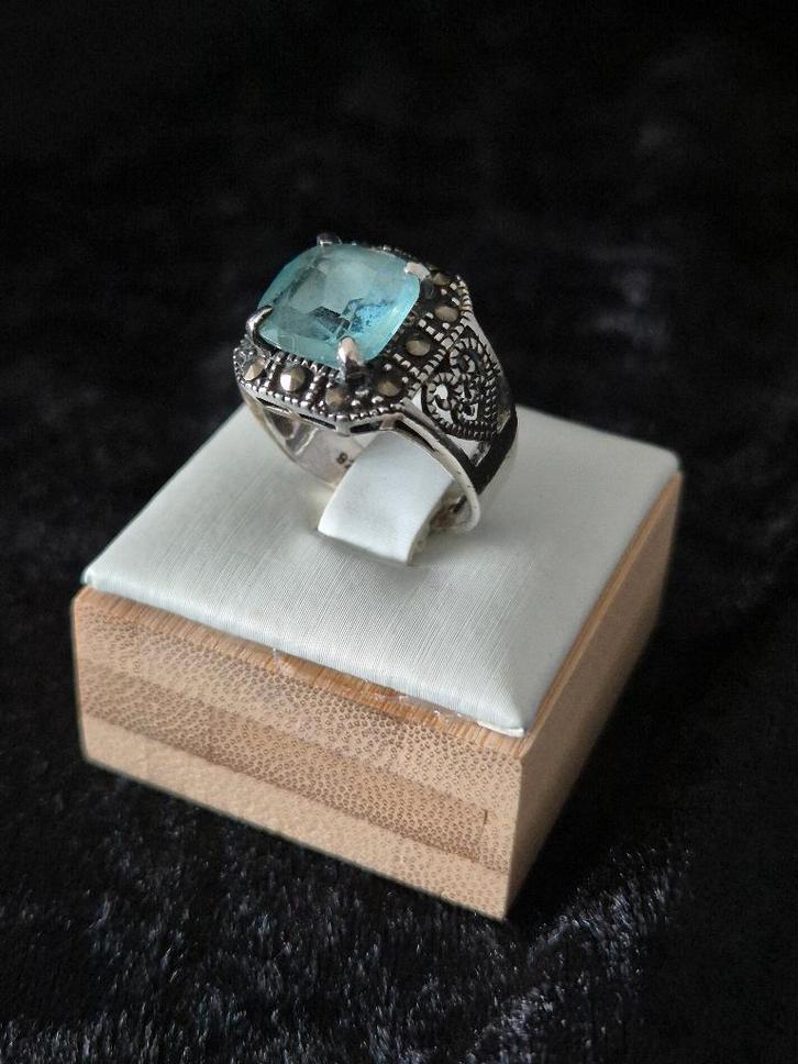 Zilveren ring blauwe topaas mt 17, Sieraden, Tassen en Uiterlijk, Ringen, Zo goed als nieuw, Dame, 17 tot 18, Blauw, Zilver, Met edelsteen
