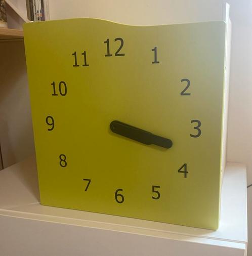 Ikea Kallax inzet, groen deurtje met klok, Huis en Inrichting, Woonaccessoires | Wandplanken en Boekenplanken, Gebruikt, Ophalen of Verzenden