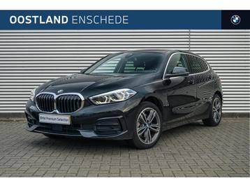 BMW 1 Serie 118i Sport Line Automaat / Sportstoelen / LED /  beschikbaar voor biedingen