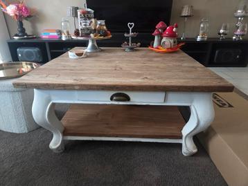 Salon tafel  beschikbaar voor biedingen