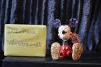 4054284 Disney Traditions Mickey Mouse With Flowers, Verzamelen, Ophalen of Verzenden, Mickey Mouse, Zo goed als nieuw, Beeldje of Figuurtje