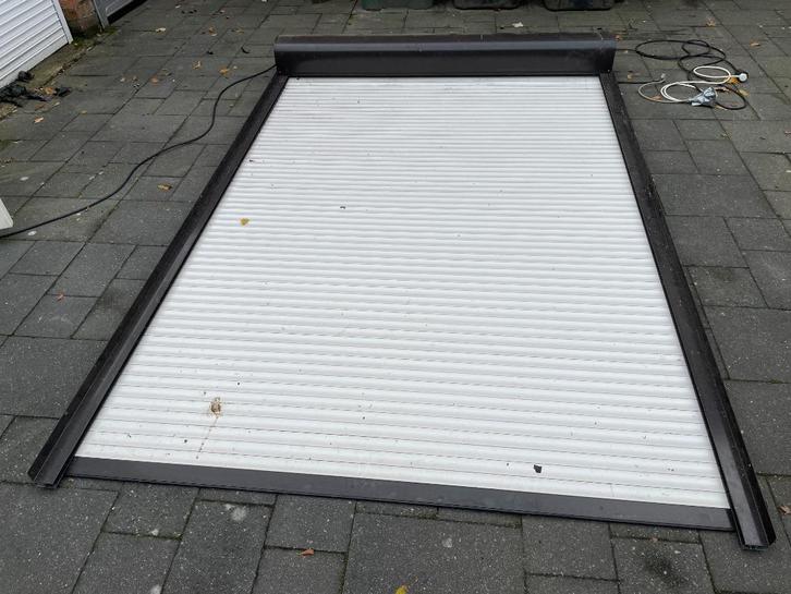 bruin/wit electrisch rolluik breed 1.80,5 x 2.74 mtr hoog, Doe-het-zelf en Verbouw, Rolluiken, Gebruikt, 200 cm of meer, 150 tot 200 cm