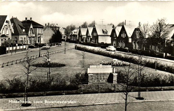 Middelharnis, Louis Bouwmeesterplein - auto - 1963? gelopen, Verzamelen, Ansichtkaarten | Nederland, Gelopen, Noord-Brabant, Voor 1920